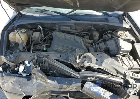 2004 Ford Escape Limited z USA, uszkodzony, nr VIN 1FMCU94184KB05982